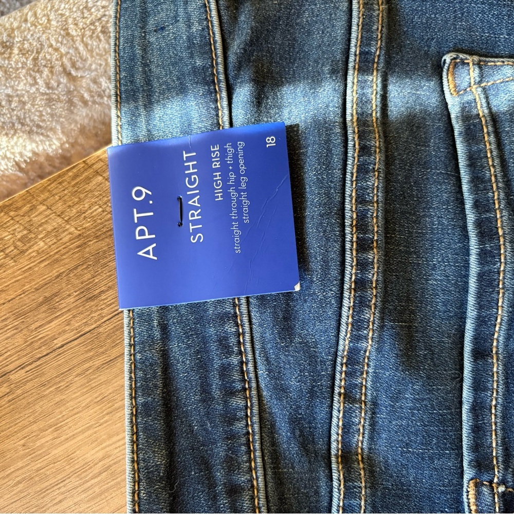 Apt. 9 Women’s Dark Blue Straight Leg Jeans - Picture 4 of 5